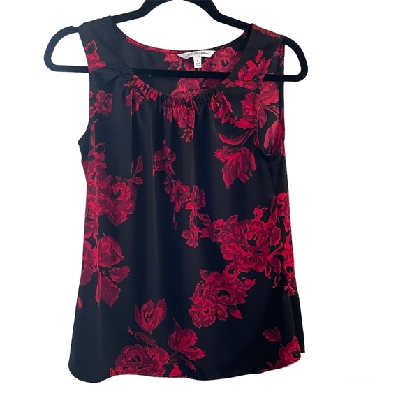 croft & barrow Tops - Croft & Barrow Black with Red Roses Dressy Tank - S